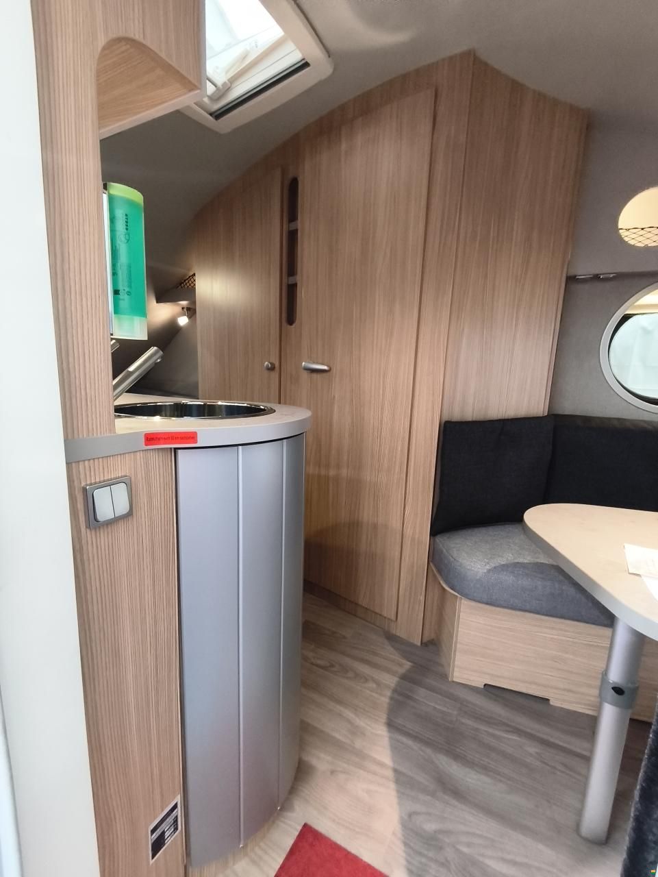 T@B 400td mit Küche, Sitzgruppe, WC, Mover!