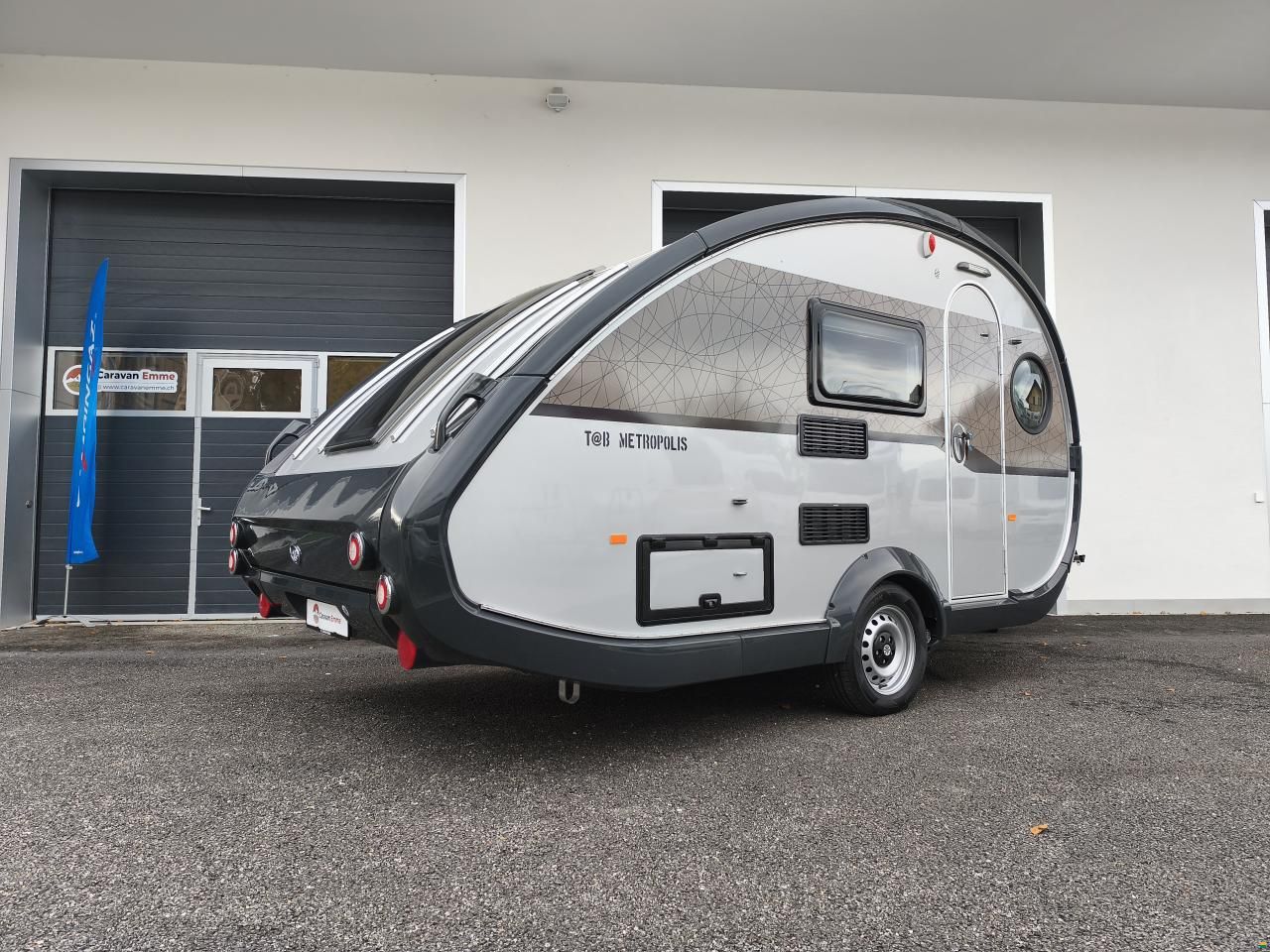 T@B 400td mit Küche, Sitzgruppe, WC, Mover!