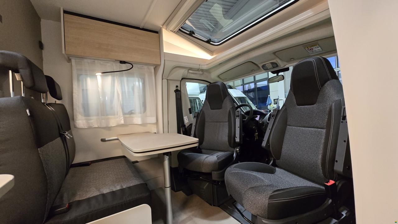 LMC Tracer V 670 - MJ2026