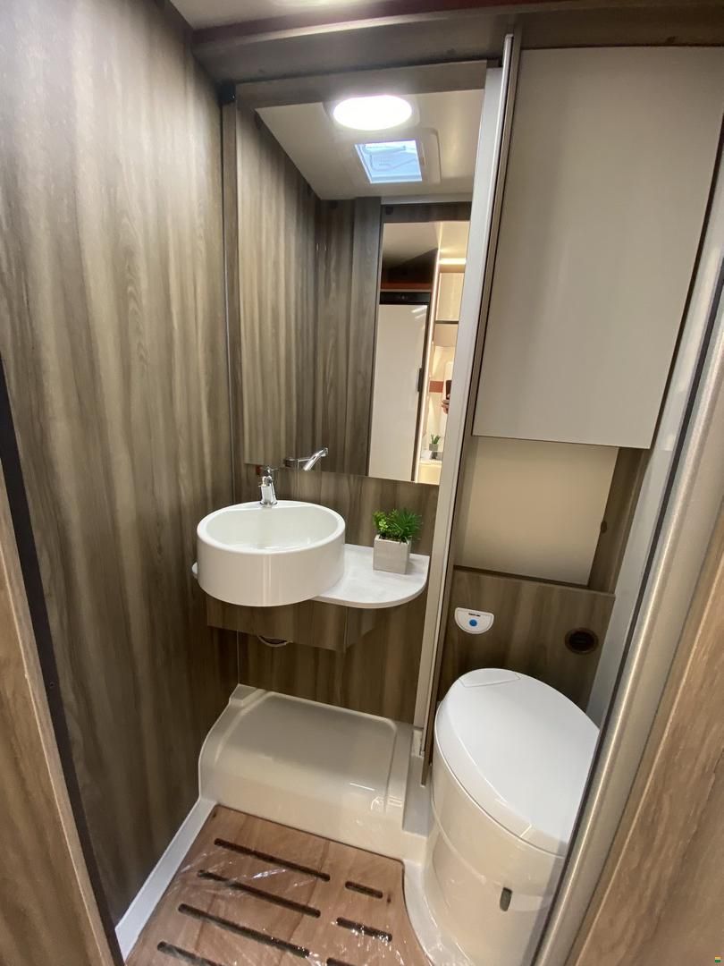 Roller Team Kronos FIT 281P, Ford 165PS Automat