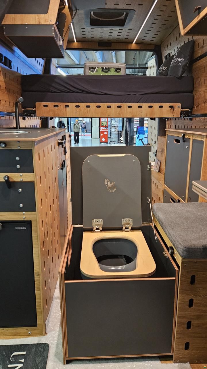 Mercedes Benz Sprinter 907 4x4 319