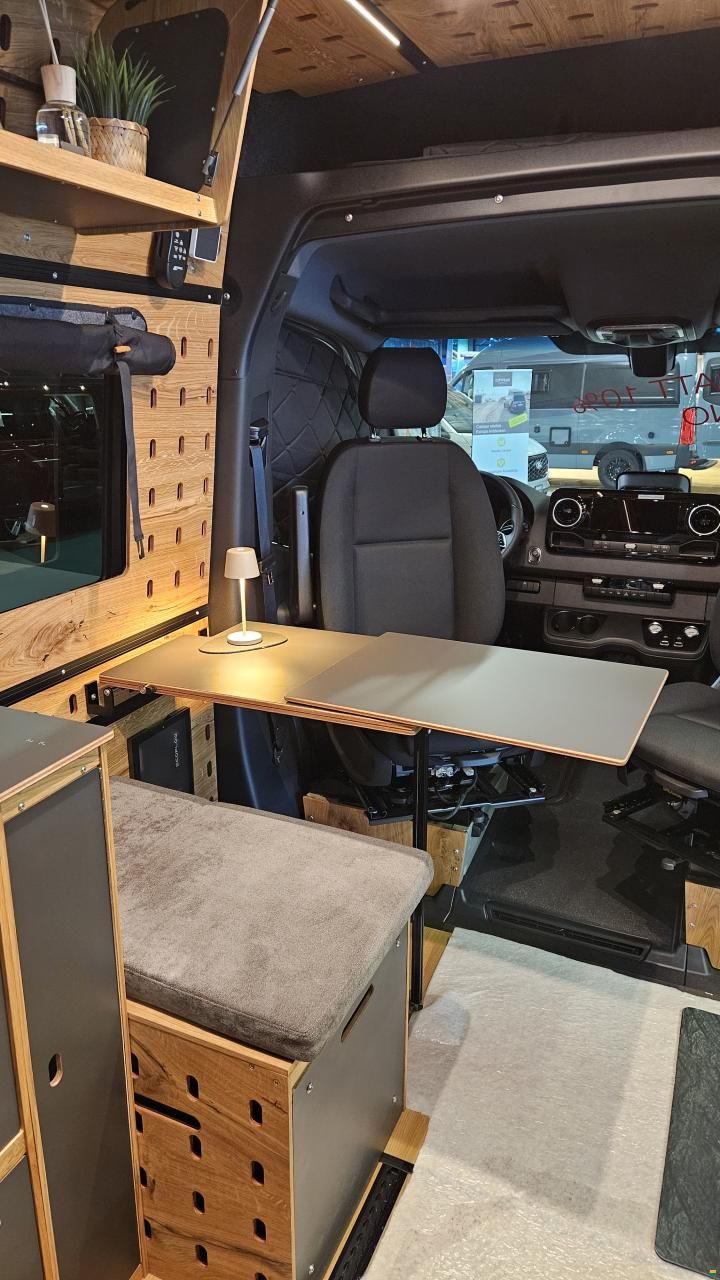 Mercedes Benz Sprinter 907 4x4 319