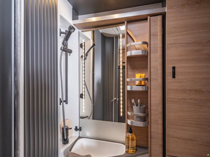 Knaus Live Wave 650 MEG Black Selection