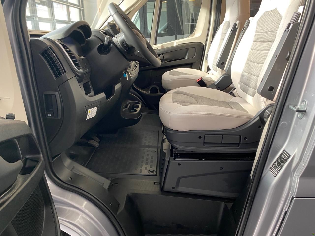 Adria TWIN 640 SGX PT 60Y DELUXE