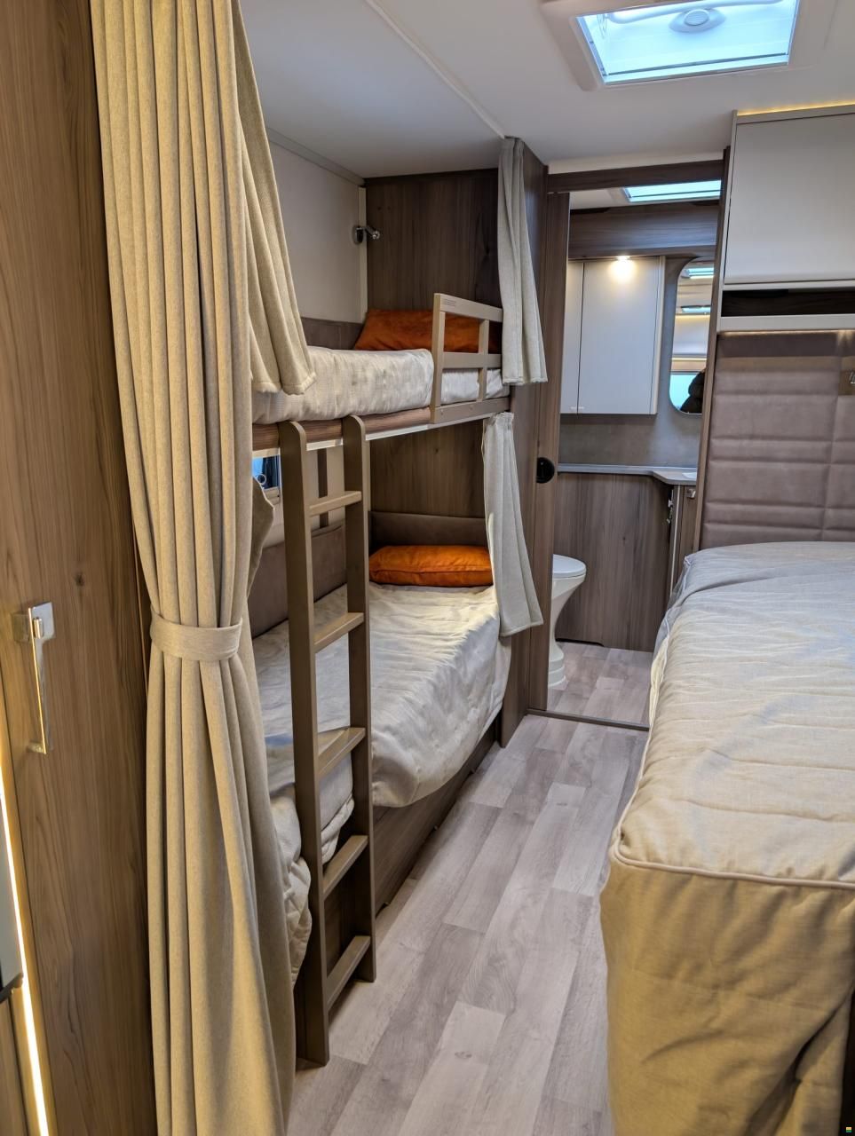 Kabe Royal 740 CTDL KS