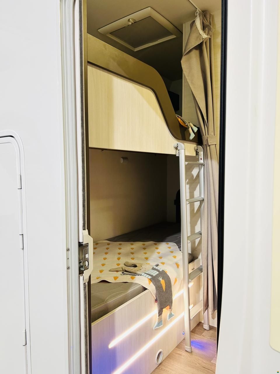 Challenger Genesis C256