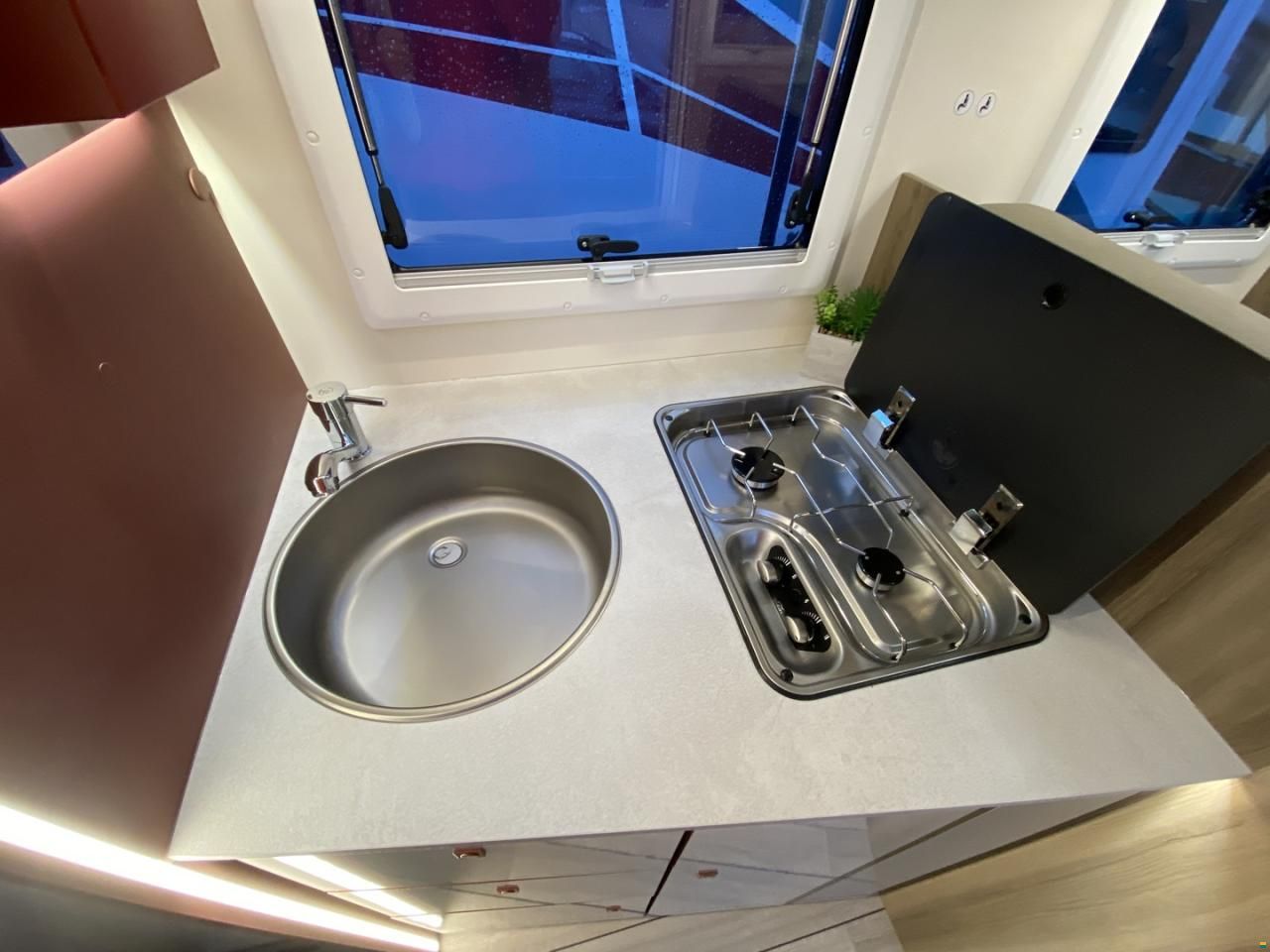 Roller Team Kronos 285 TL, Ford 165PS Automat