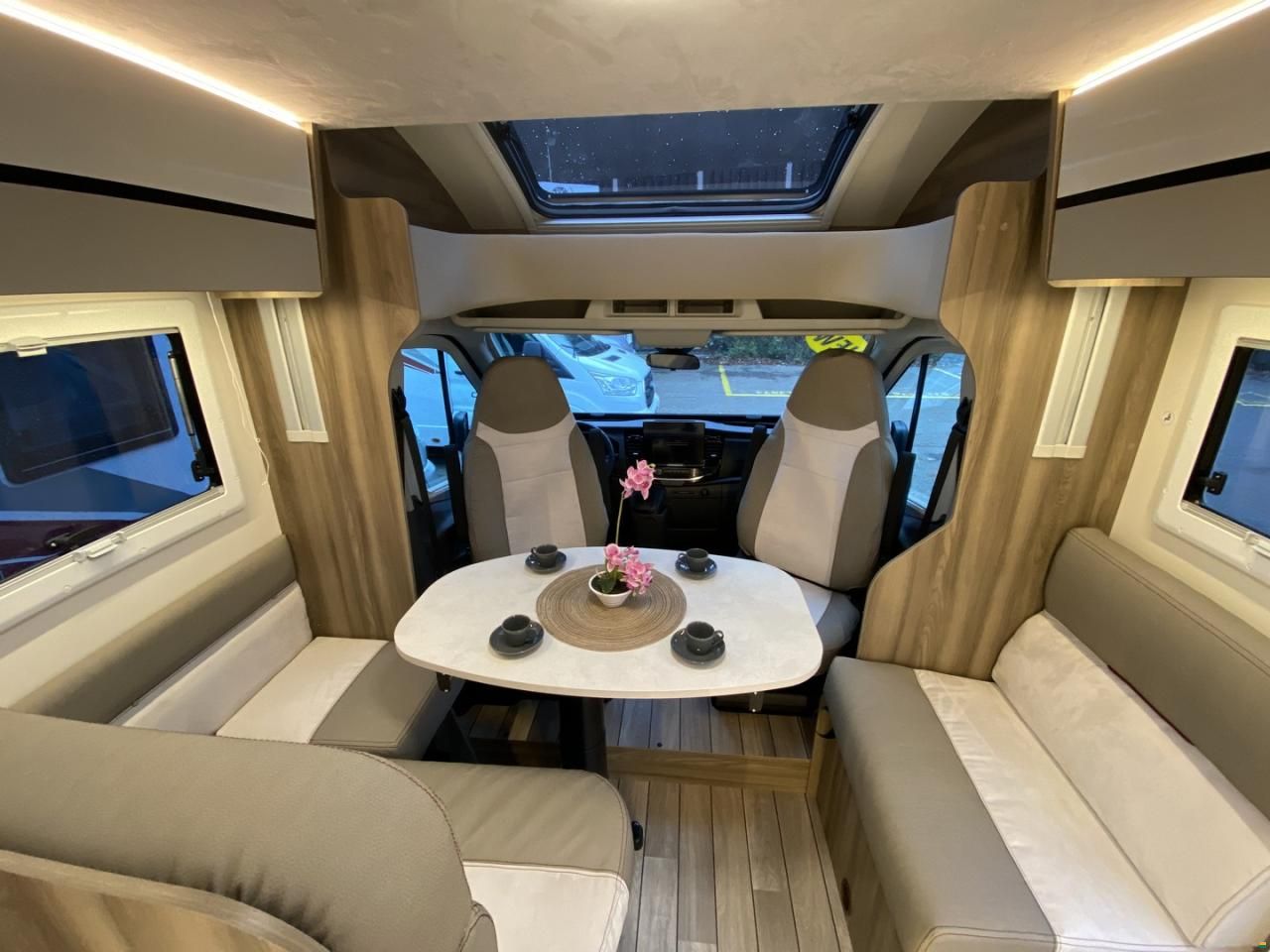 Roller Team Kronos 285 TL, Ford 165PS Automat