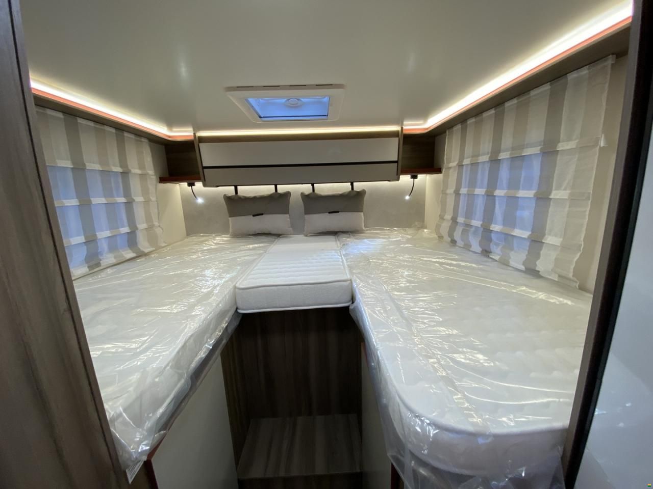 Roller Team Kronos 285 TL, Ford 165PS Automat