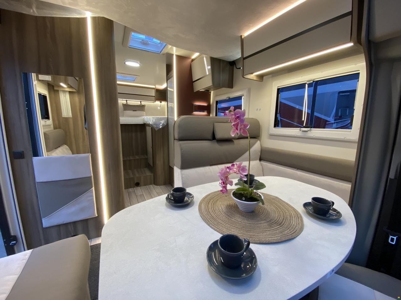 Roller Team Kronos 285 TL, Ford 165PS Automat