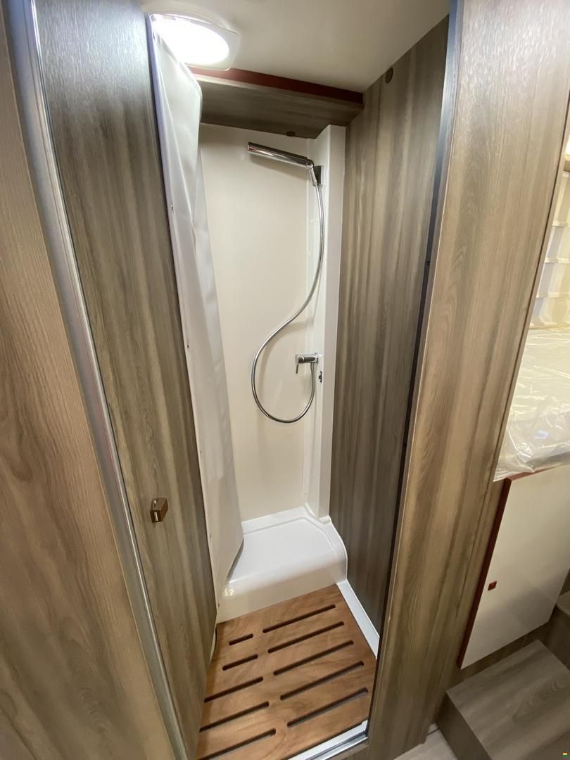 Roller Team Kronos 285 TL, Ford 165PS Automat