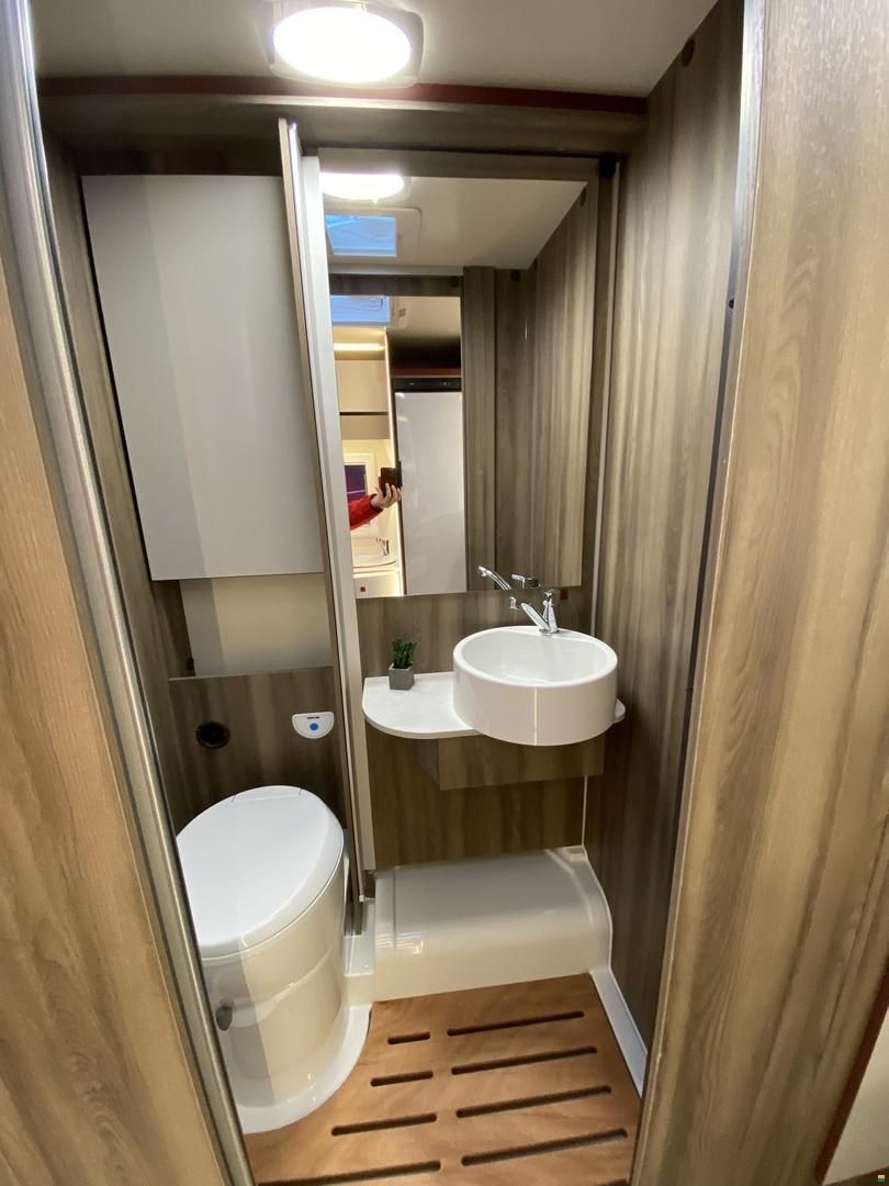 Roller Team Kronos 285 TL, Ford 165PS Automat