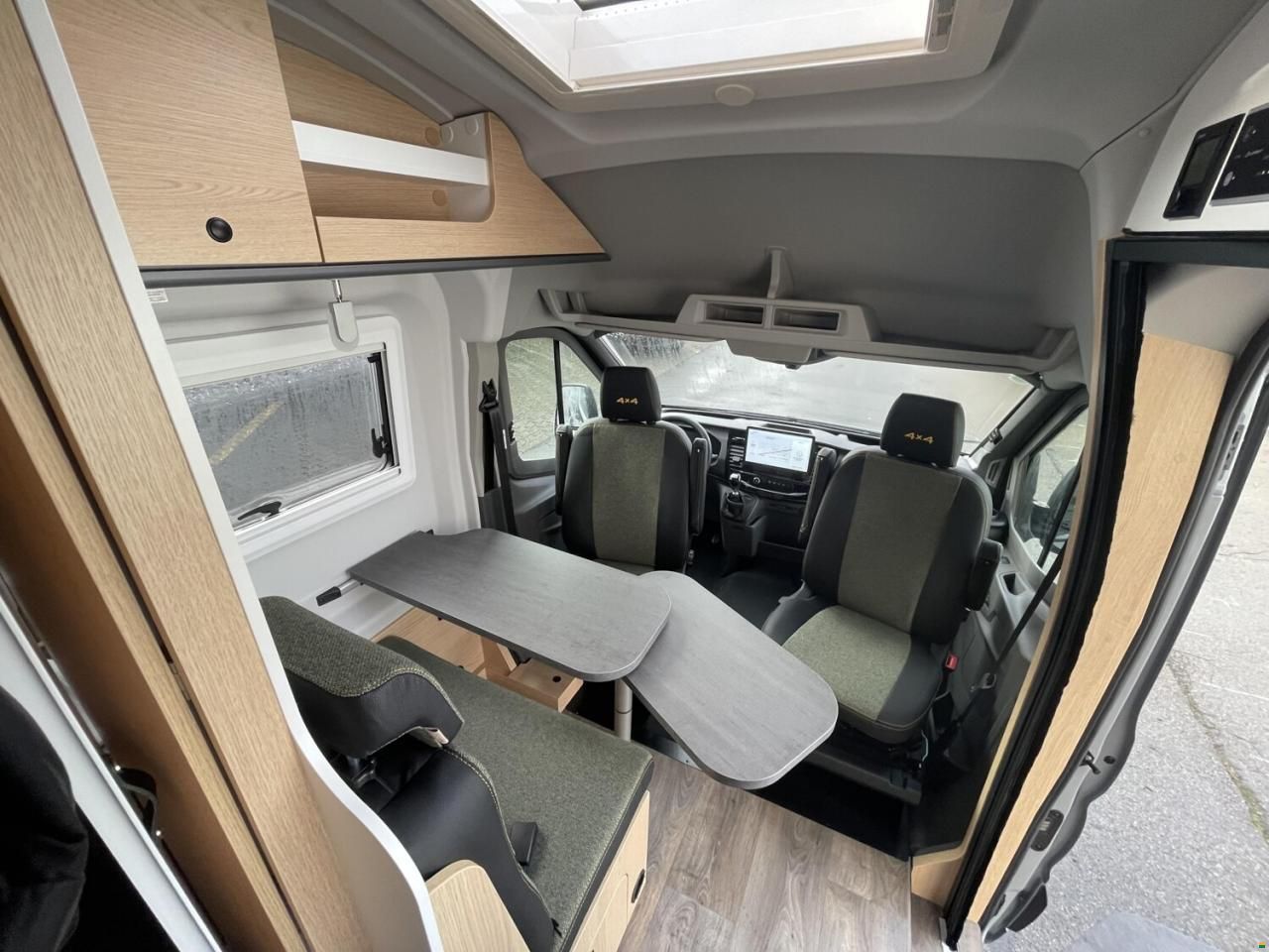 Sunlight Cliff 4x4 590