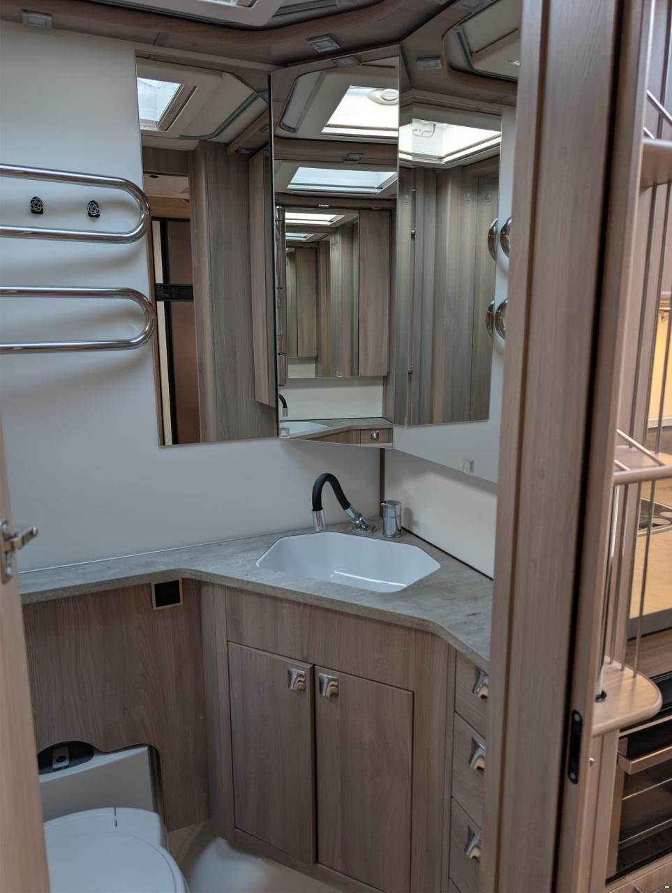 Kabe Royal 560 GLE KS