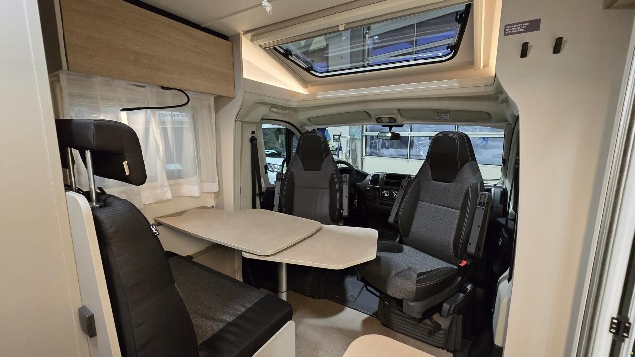 LMC Tracer V 670 - MJ2026