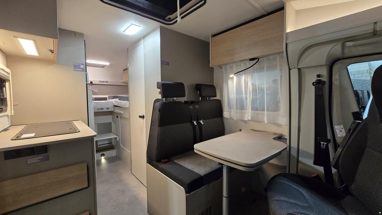 LMC Tracer V 670 - MJ2026