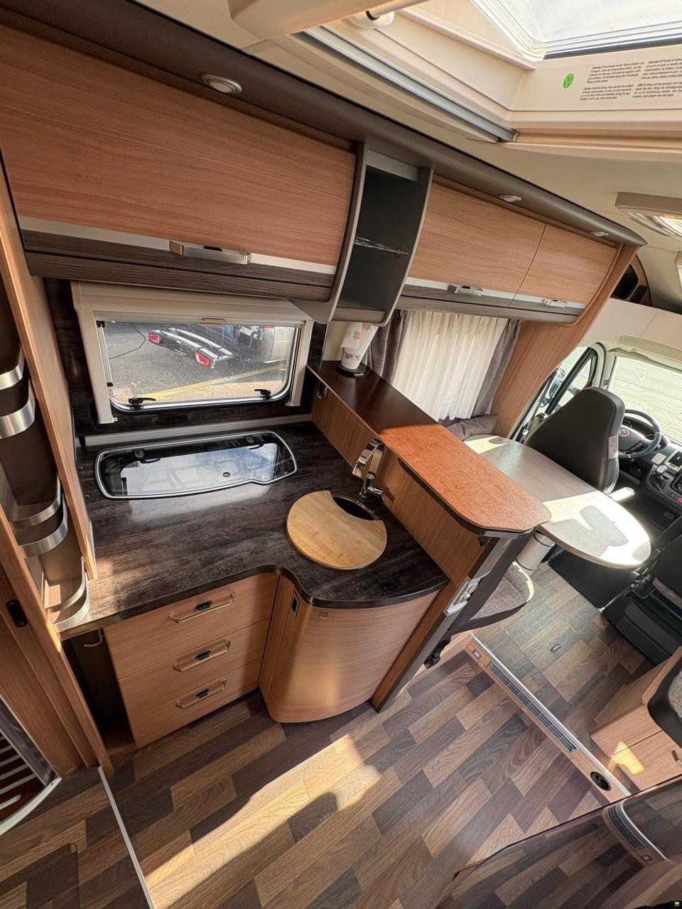 Knaus Sky Ti 700 MEG Silver Selection