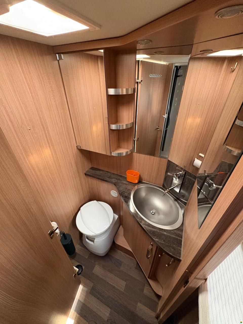 Knaus Sky Ti 700 MEG Silver Selection