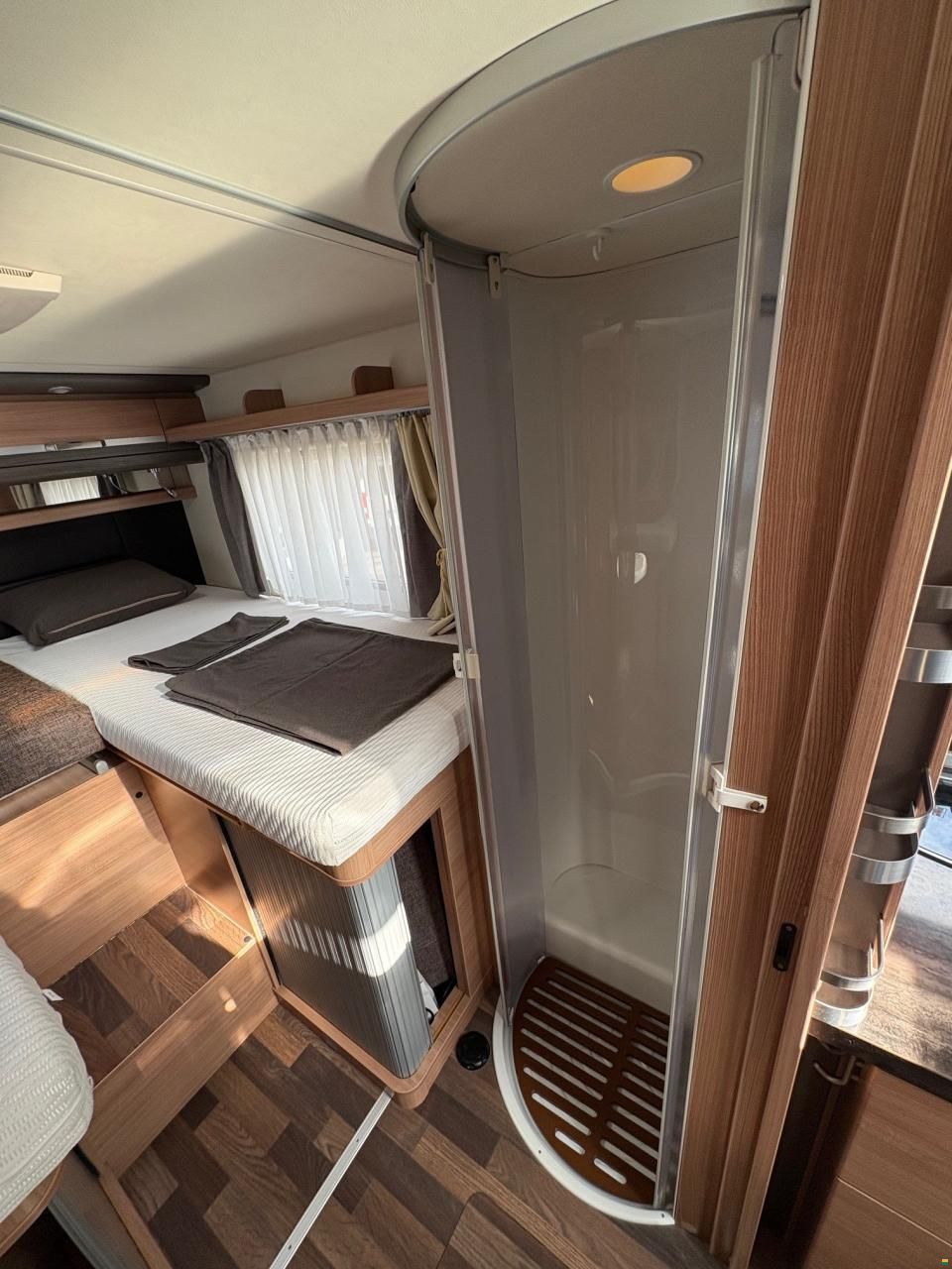 Knaus Sky Ti 700 MEG Silver Selection