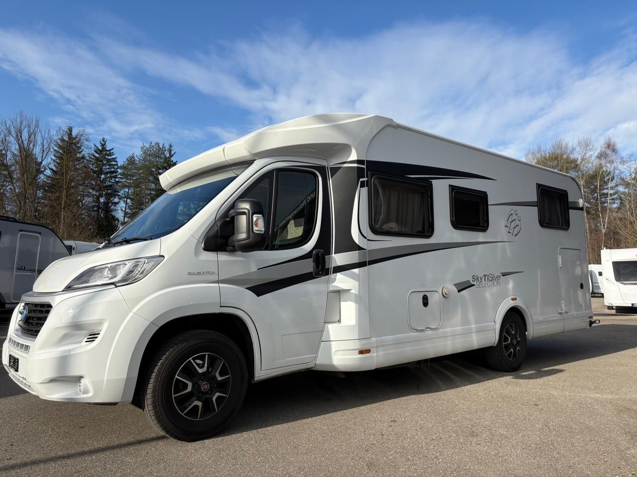 Knaus Sky Ti 700 MEG Silver Selection