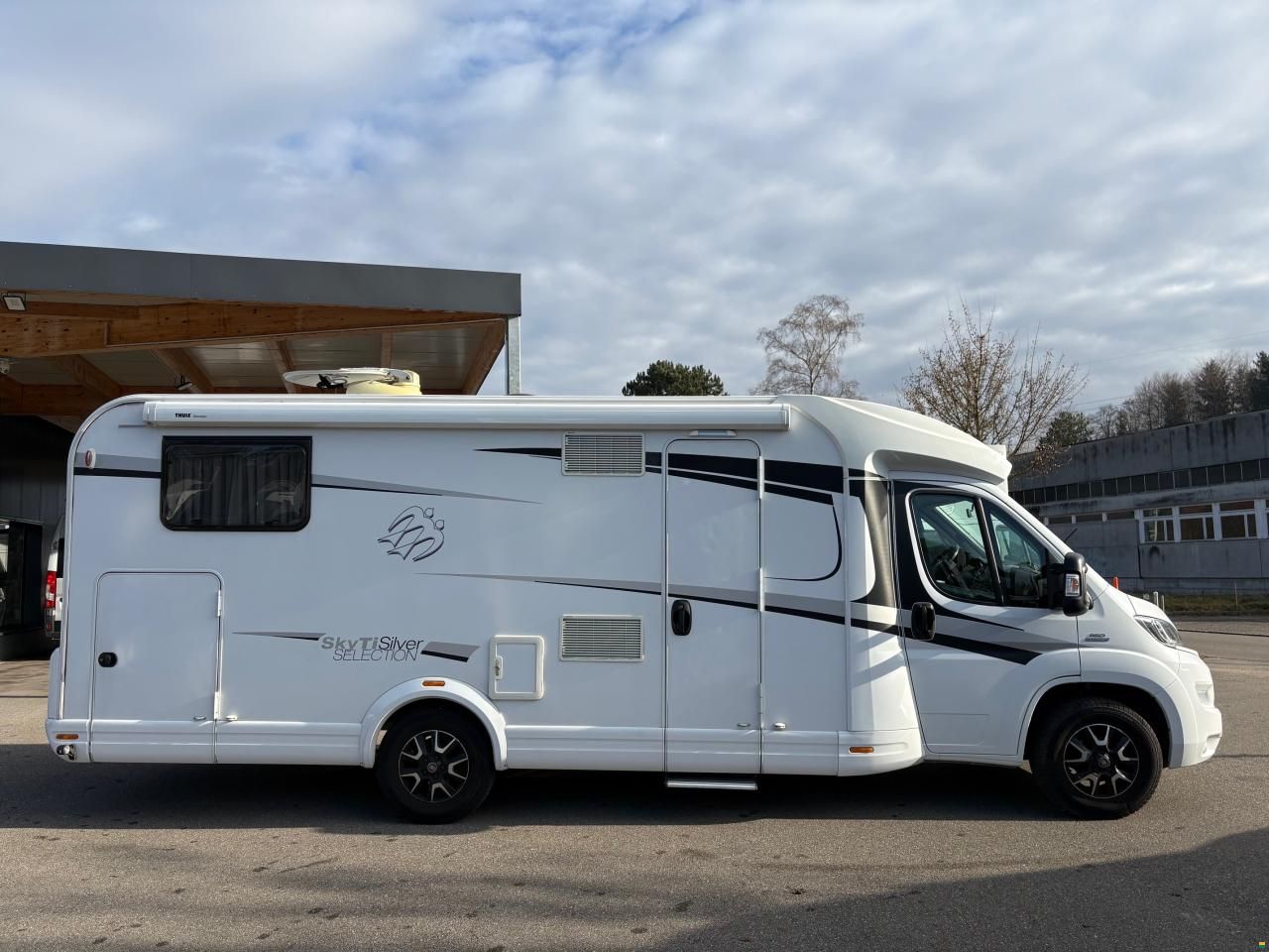 Knaus Sky Ti 700 MEG Silver Selection