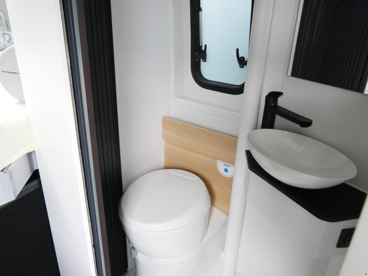 Adria Twin 640 SGX 60 Y