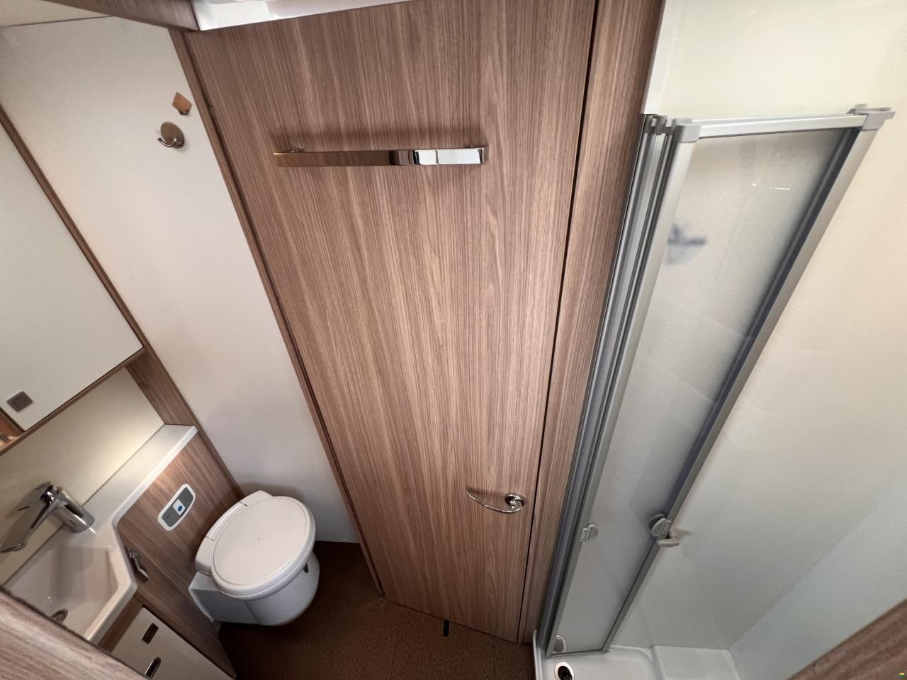 B&uuml;rstner Ixeo T 736