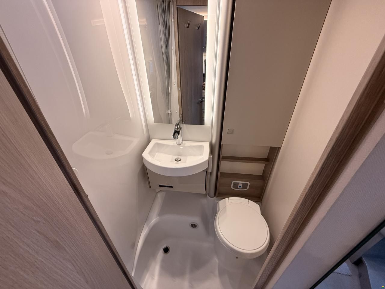 B&uuml;rstner Nexxo Van 620