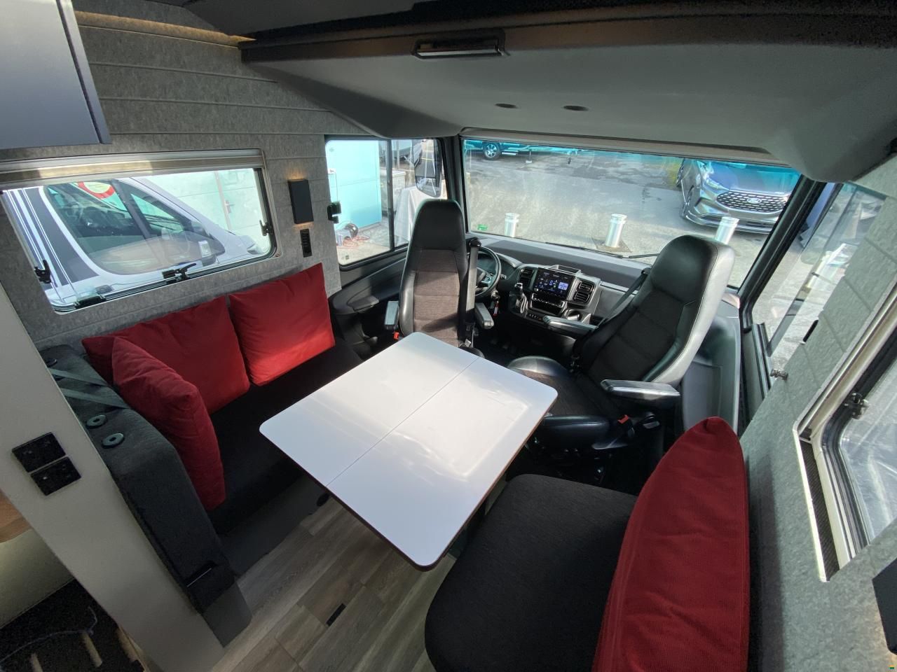 Niesmann-Bischoff Ismove 6.9E