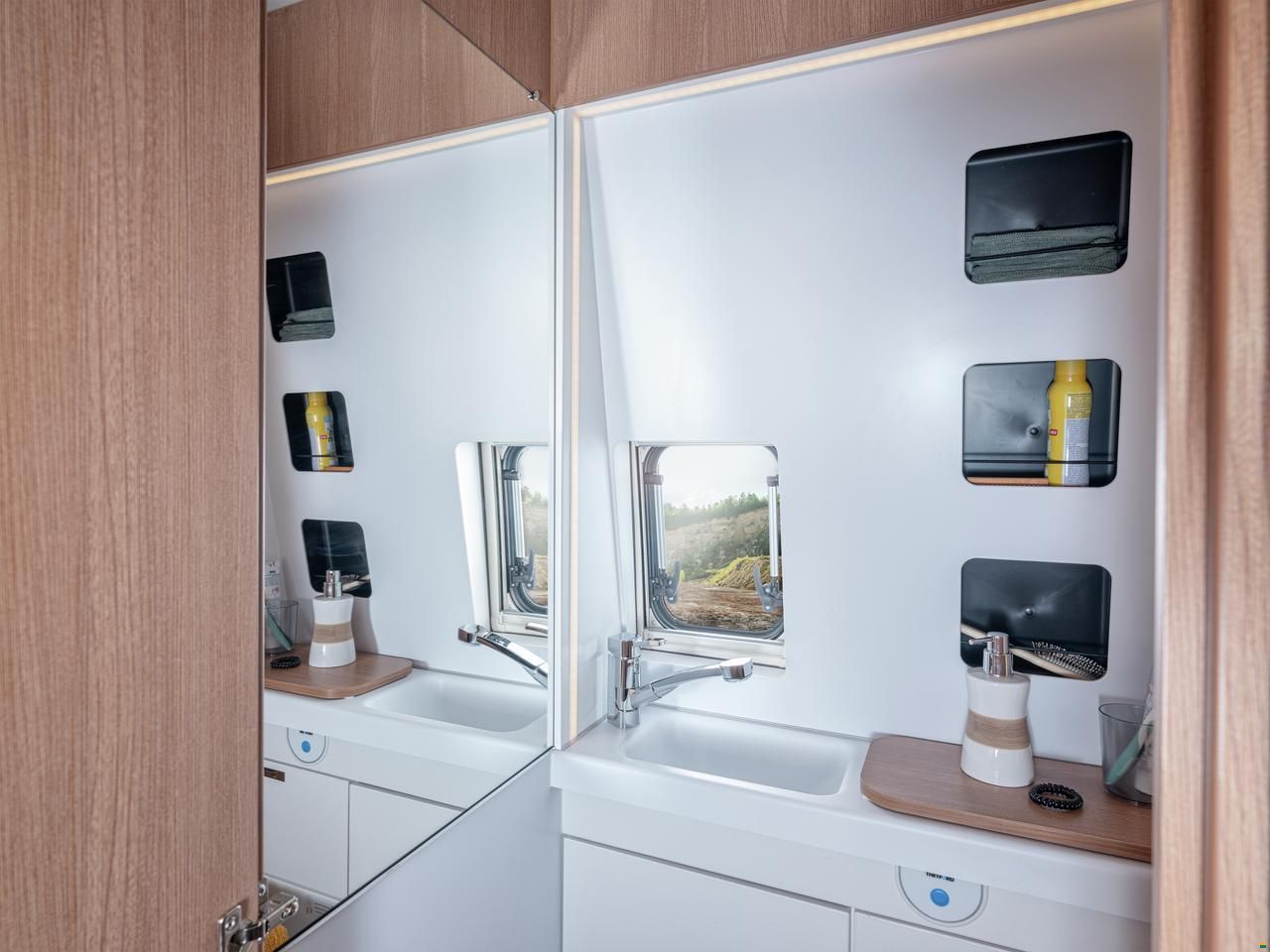 Weinsberg Cara Bus 630 MEG - Outlaw - Ed. Fire