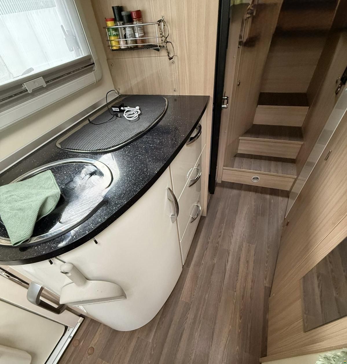 Bürstner Travel Van T690