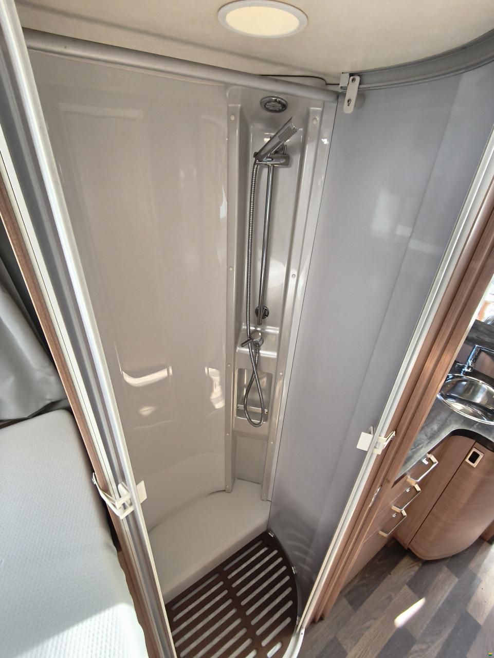 Knaus Sky I 740 LEG mit Einzelbett, Hubbett!