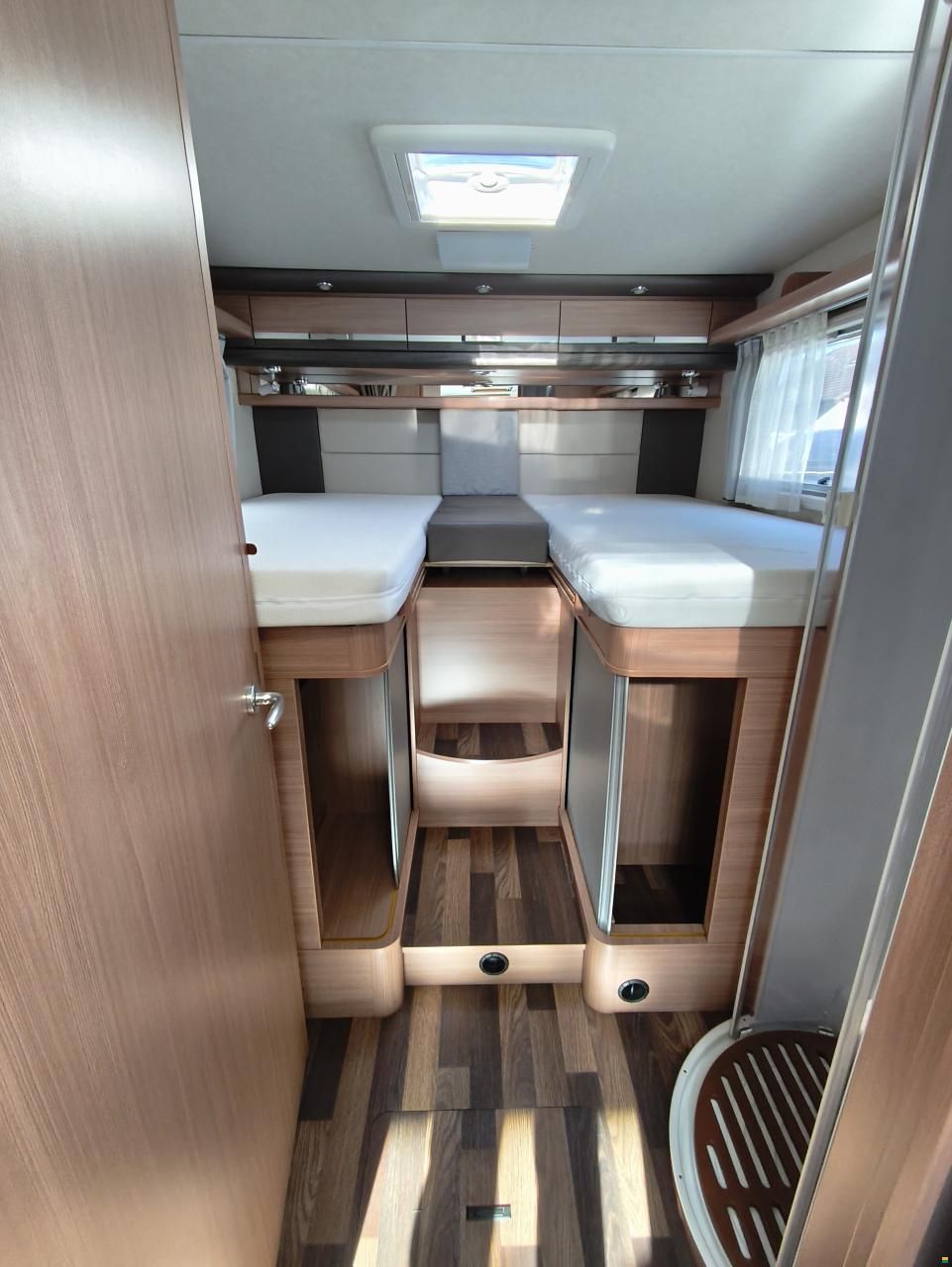 Knaus Sky I 740 LEG mit Einzelbett, Hubbett!