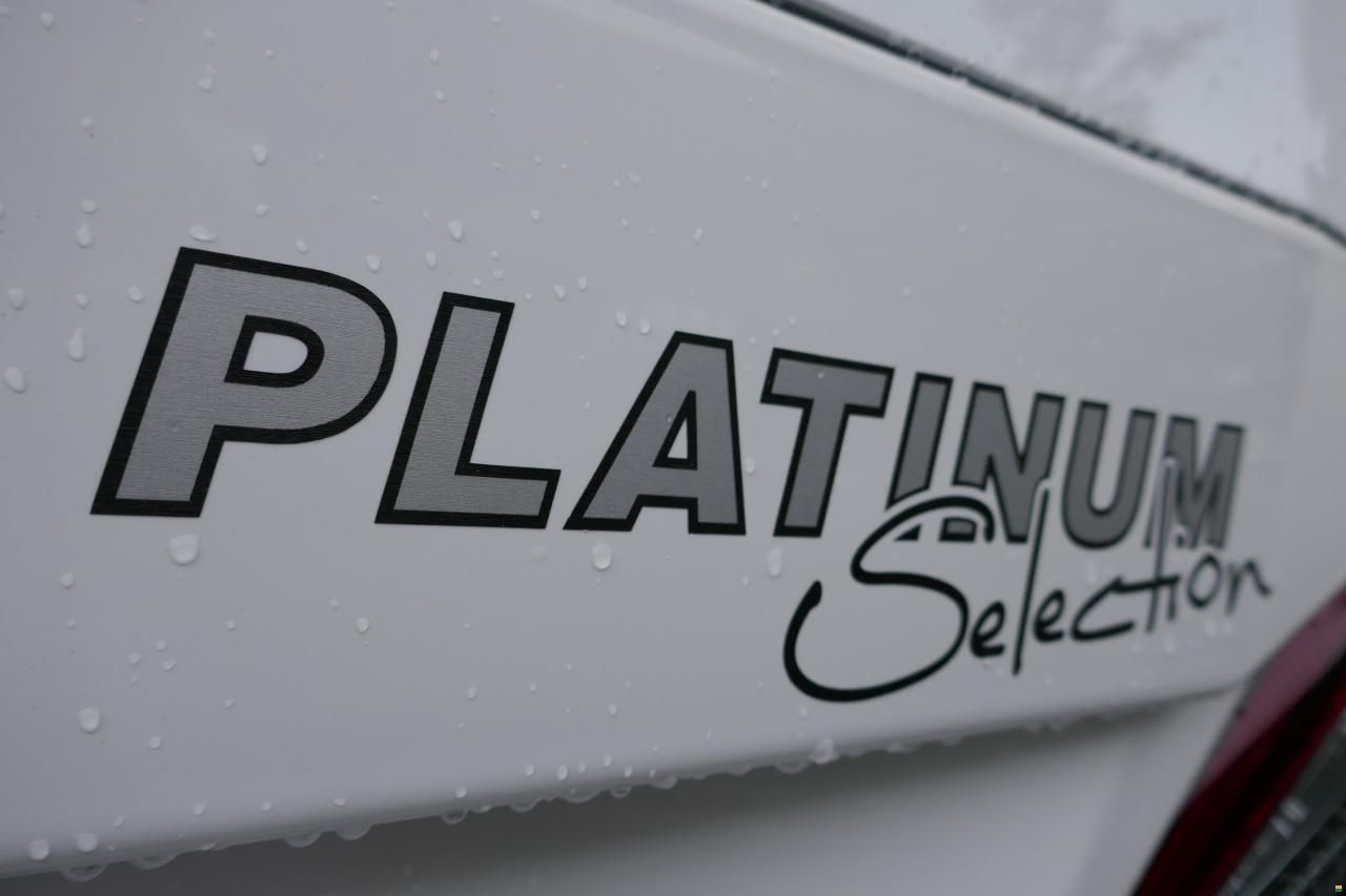 Knaus Live Wave 700 MEG Platinum Selection