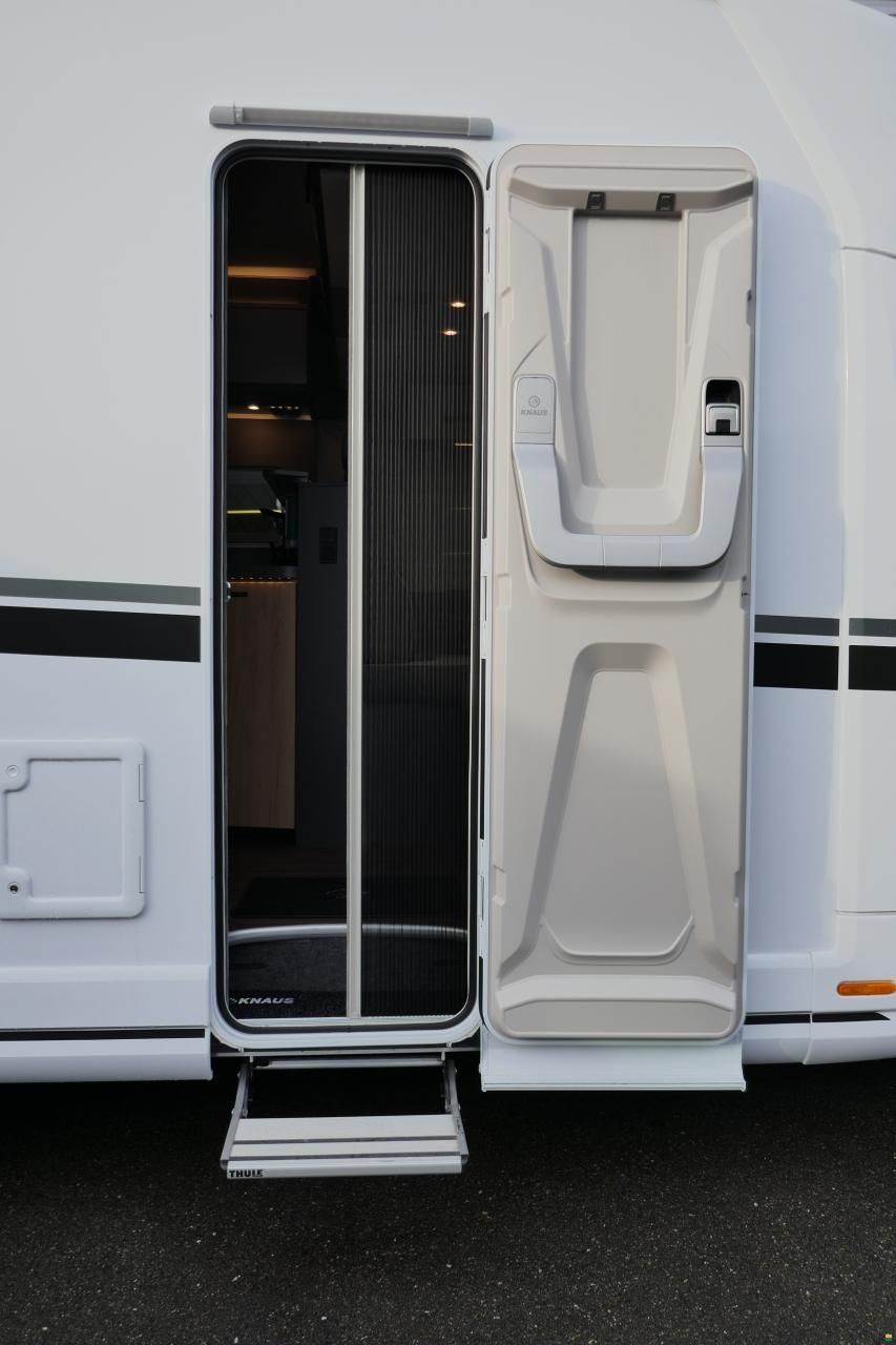 Knaus Live Wave 700 MEG Platinum Selection