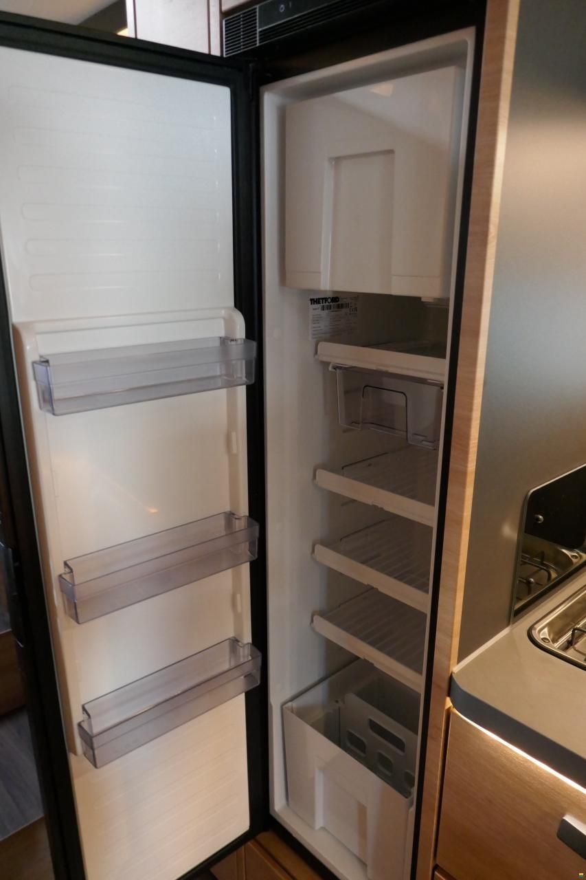 Knaus Live Wave 700 MEG Platinum Selection