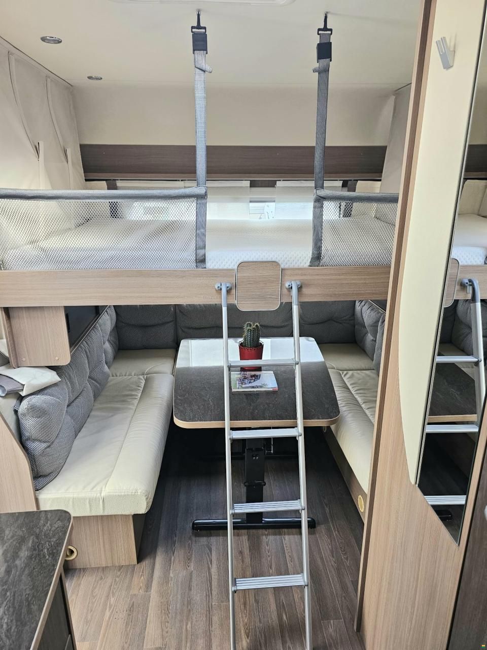 Bürstner Premio Plus 510tk mit Hubbett!