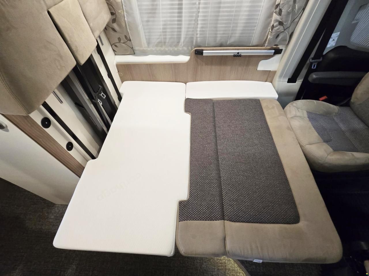 Malibu VAN GT 640 CHARMING AUTOMAT MJ 180