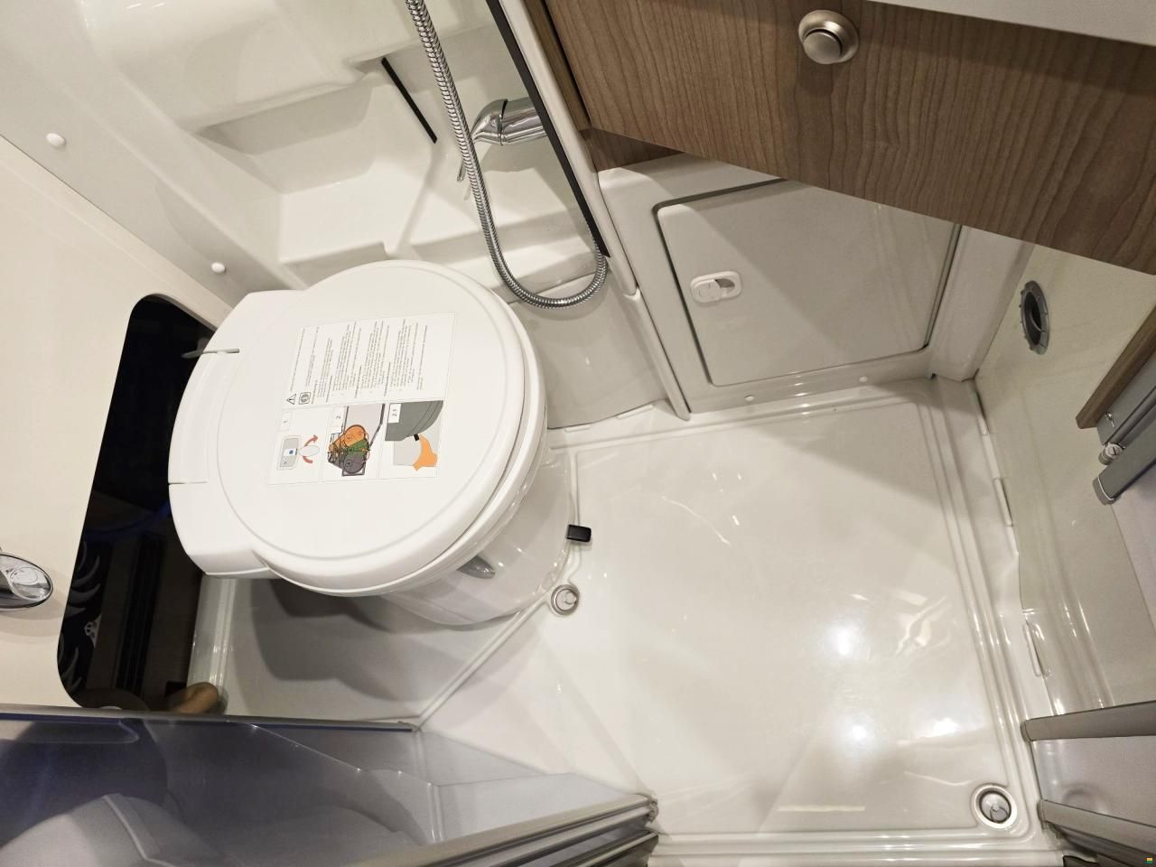 Malibu VAN GT 640 CHARMING AUTOMAT MJ 180