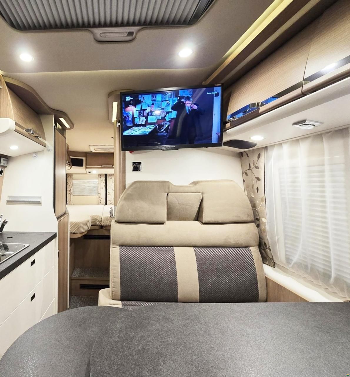 Malibu VAN GT 640 CHARMING AUTOMAT MJ 180