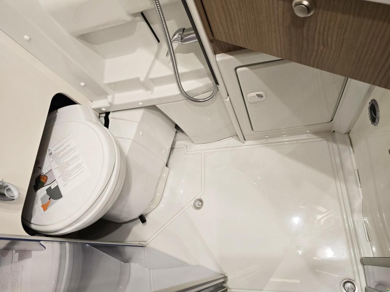 Malibu VAN GT 640 CHARMING AUTOMAT MJ 180