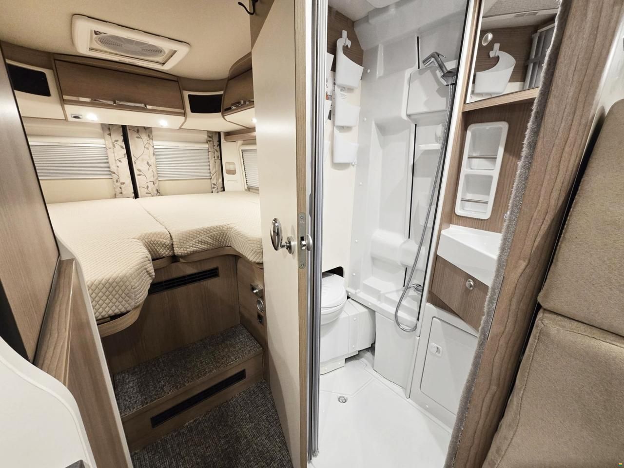 Malibu VAN GT 640 CHARMING AUTOMAT MJ 180