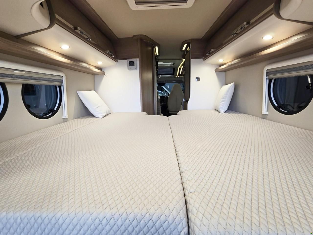 Malibu VAN GT 640 CHARMING AUTOMAT MJ 180