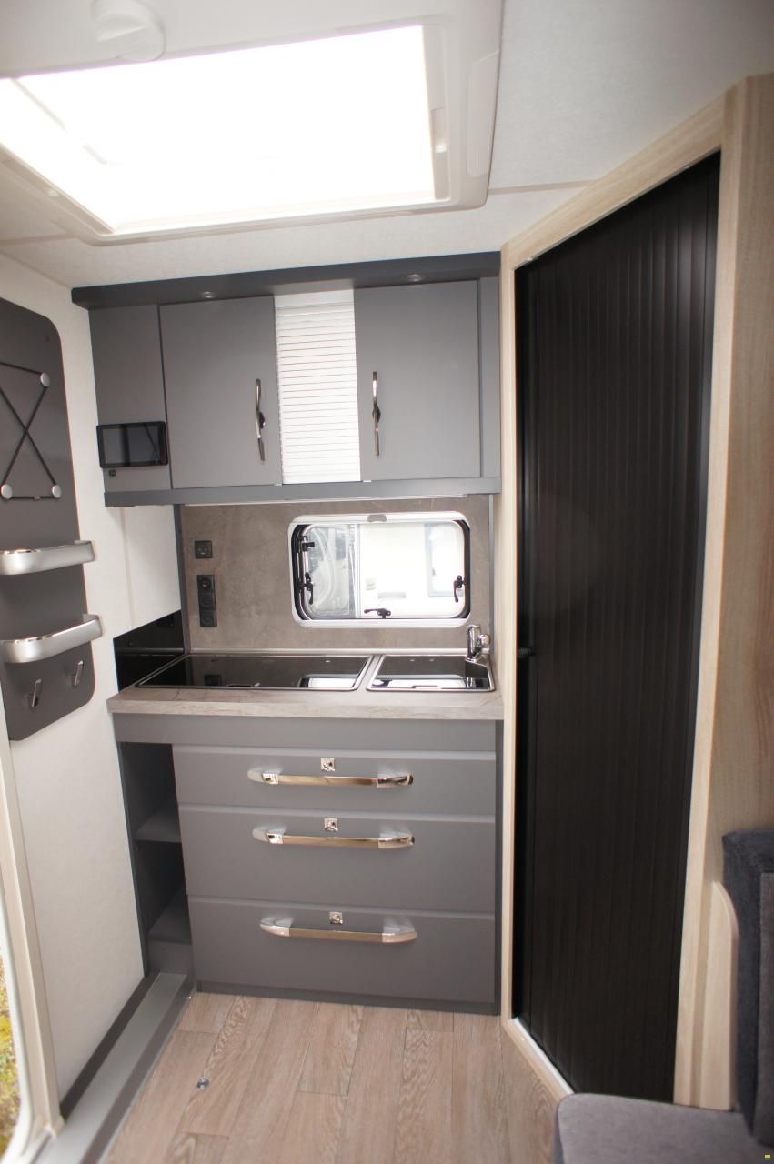 Hobby De Luxe 460 SFf