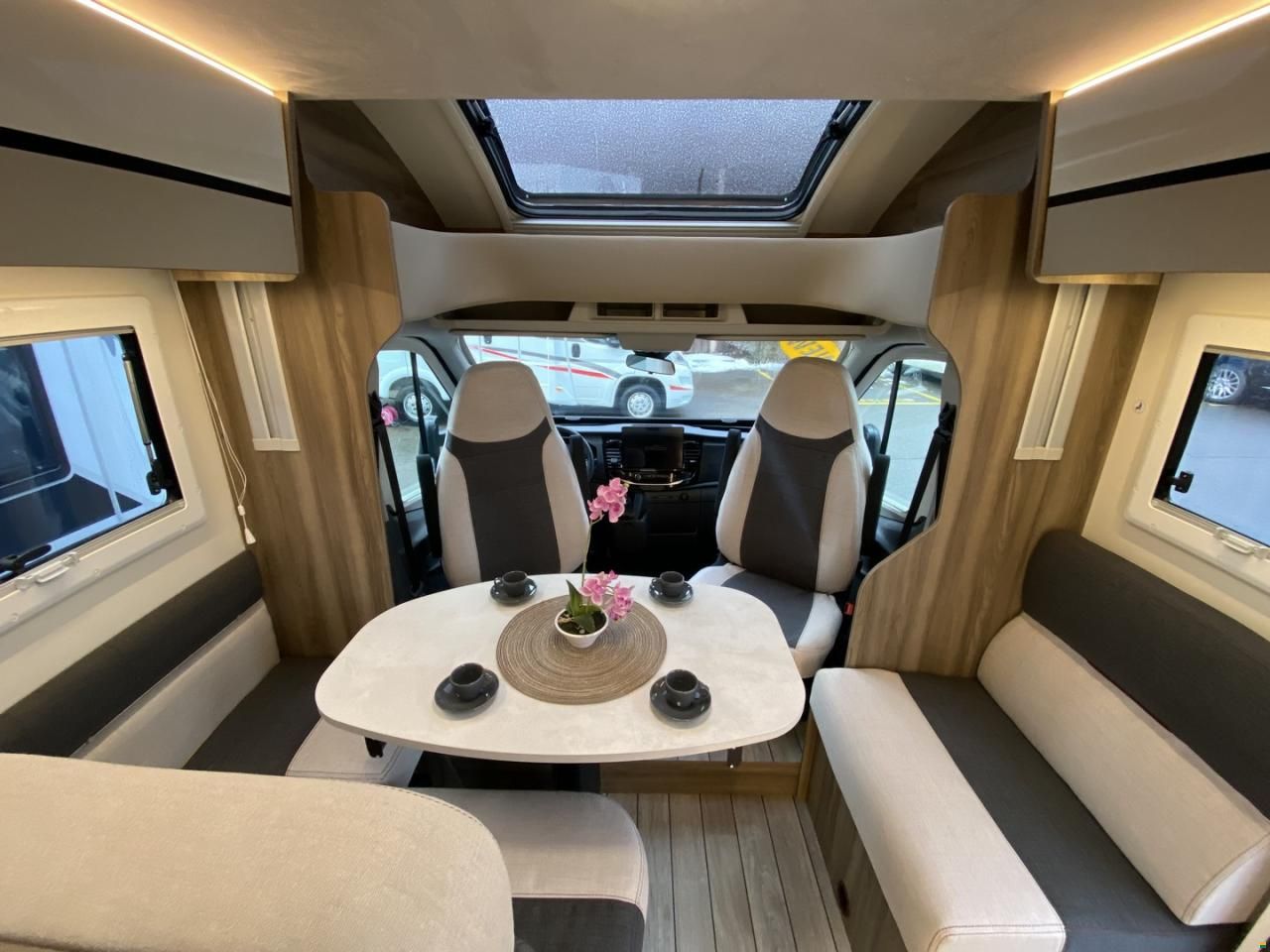 Roller Team Kronos 285 TL, Ford 165PS Automat