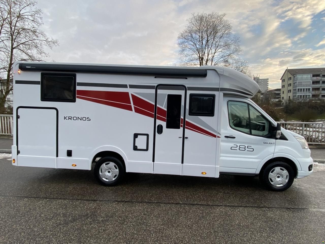 Roller Team Kronos 285 TL, Ford 165PS Automat