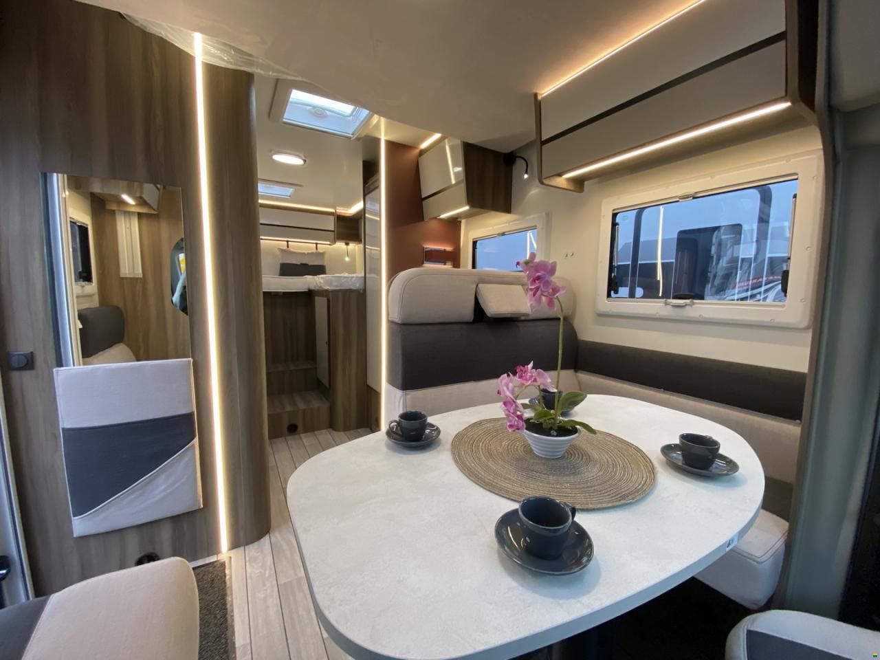 Roller Team Kronos 285 TL, Ford 165PS Automat