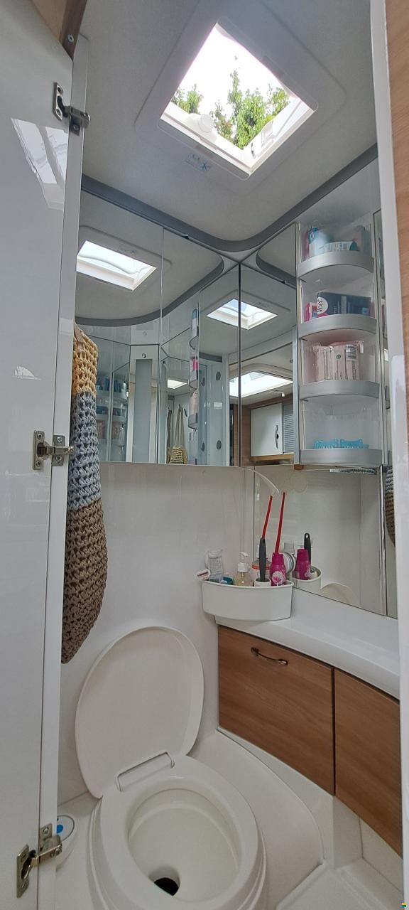 Hobby 490 KMF De Luxe