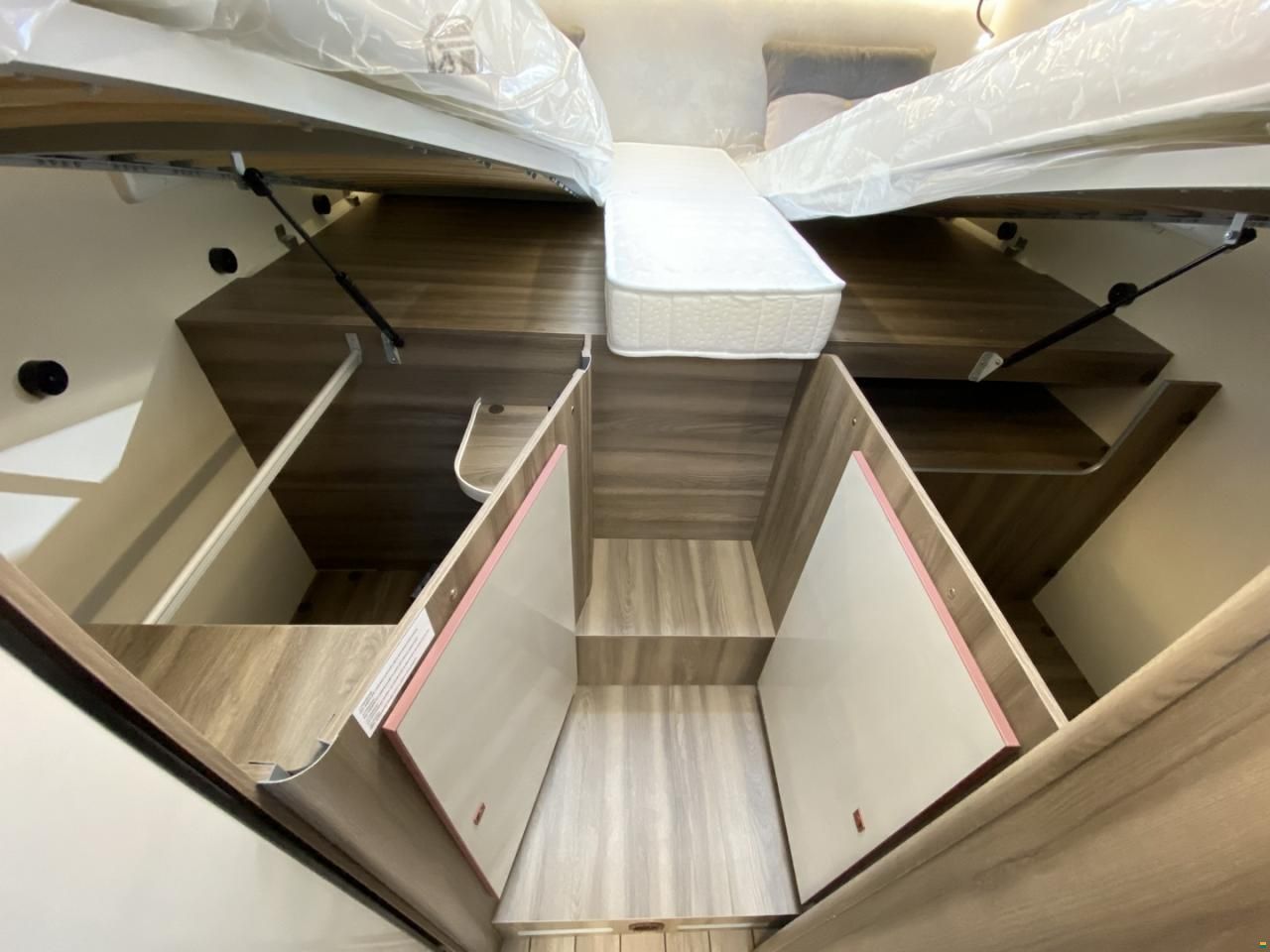 Roller Team Kronos Fit 281 TL, Ford 165PS Automat