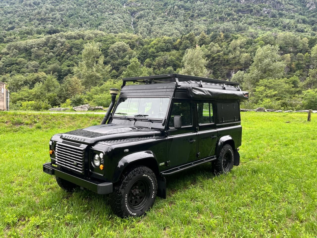 LAND ROVER DEFENDER